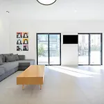 Modern 3Br Next To The Sea By Holyguest